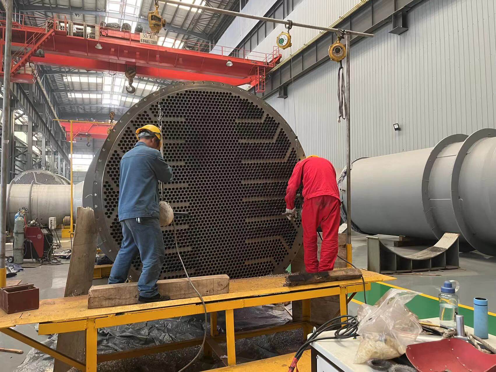 Heat Exchanger1 Heavy Duty Forged Steel Pressure Vessel, high pressure vessel, jinglei, JLC, steel pressure vessel, Cra Clad and Lined Steel Pipes, Clad Pipes, welded clad pipe, welding clad pipes, jinglei, jlc, metal clad pipe, Alloy Cladded Pipe, CRA cladded pipe, JLC Welded Pipe, clad pipe solution, heat exchanger