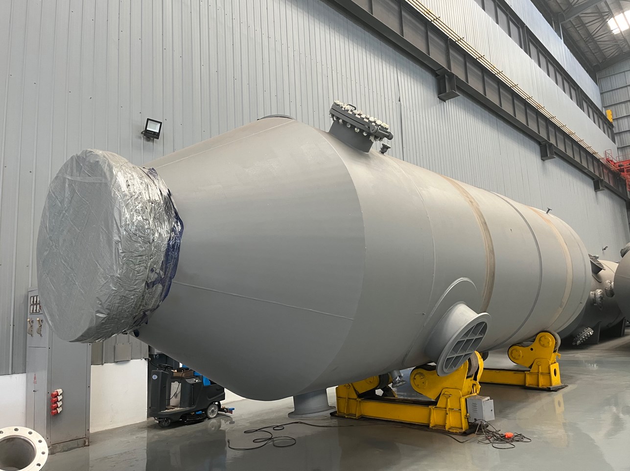 Pressure-Vessel-02 Heavy Duty Forged Steel Pressure Vessel, high pressure vessel, jinglei, JLC, steel pressure vessel, Cra Clad and Lined Steel Pipes, Clad Pipes, welded clad pipe, welding clad pipes, jinglei, jlc, metal clad pipe, Alloy Cladded Pipe, CRA cladded pipe, JLC Welded Pipe, clad pipe solution, pressure vessel